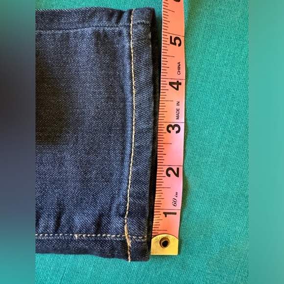 PAIGE Kylie Crop. Women’s, Blue, Dark Wash, Distressed, Zip Up, Jeans. Size 27 - Picture 10 of 10